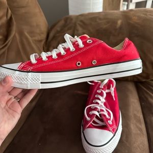 Men’s red converse brand new.. size 11.5
